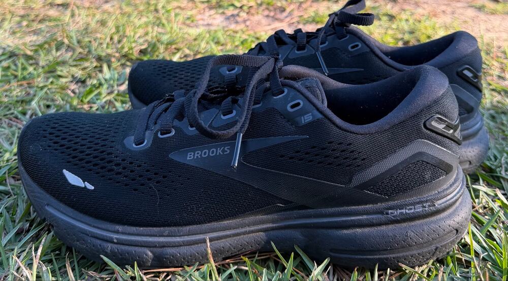 Brooks Women’s Ghost 15 Running Shoes Black Walking athletic Gym Work size 8